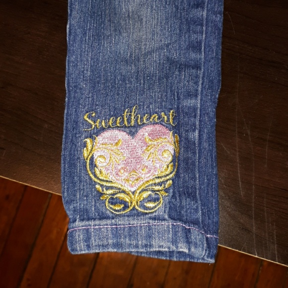 Girls 24 months jeans w/pink stitch & 1 leg design - Picture 4 of 5